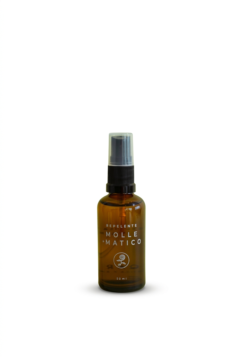 Frasco de repelente natural de molle y matico de 50 ml
